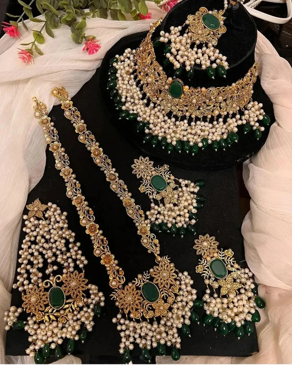 Beautiful Kundan Green Claccy necklace Set