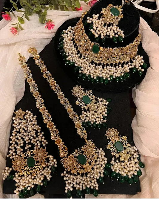 Beautiful Kundan Green Claccy necklace Set
